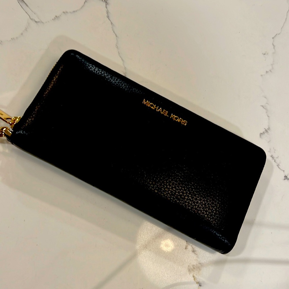 Michael Kors black leather clutch wallet EUC